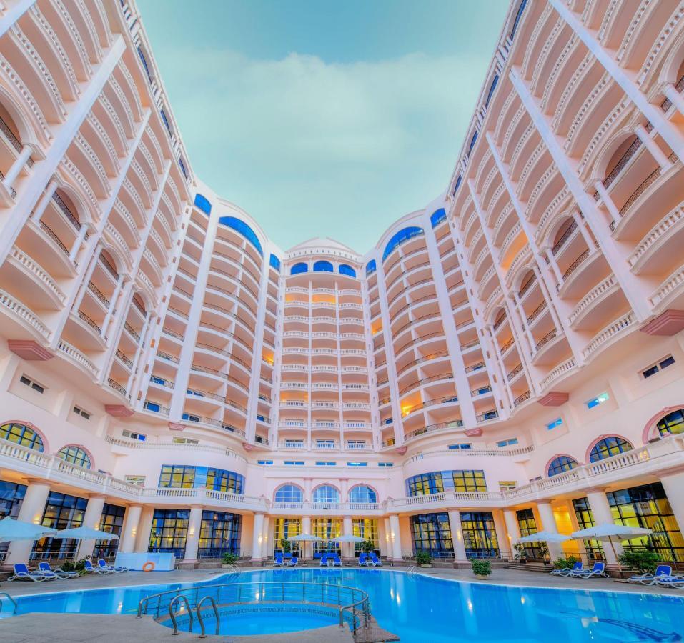 Tolip Hotel Alexandria Exterior photo The hotel in 2015