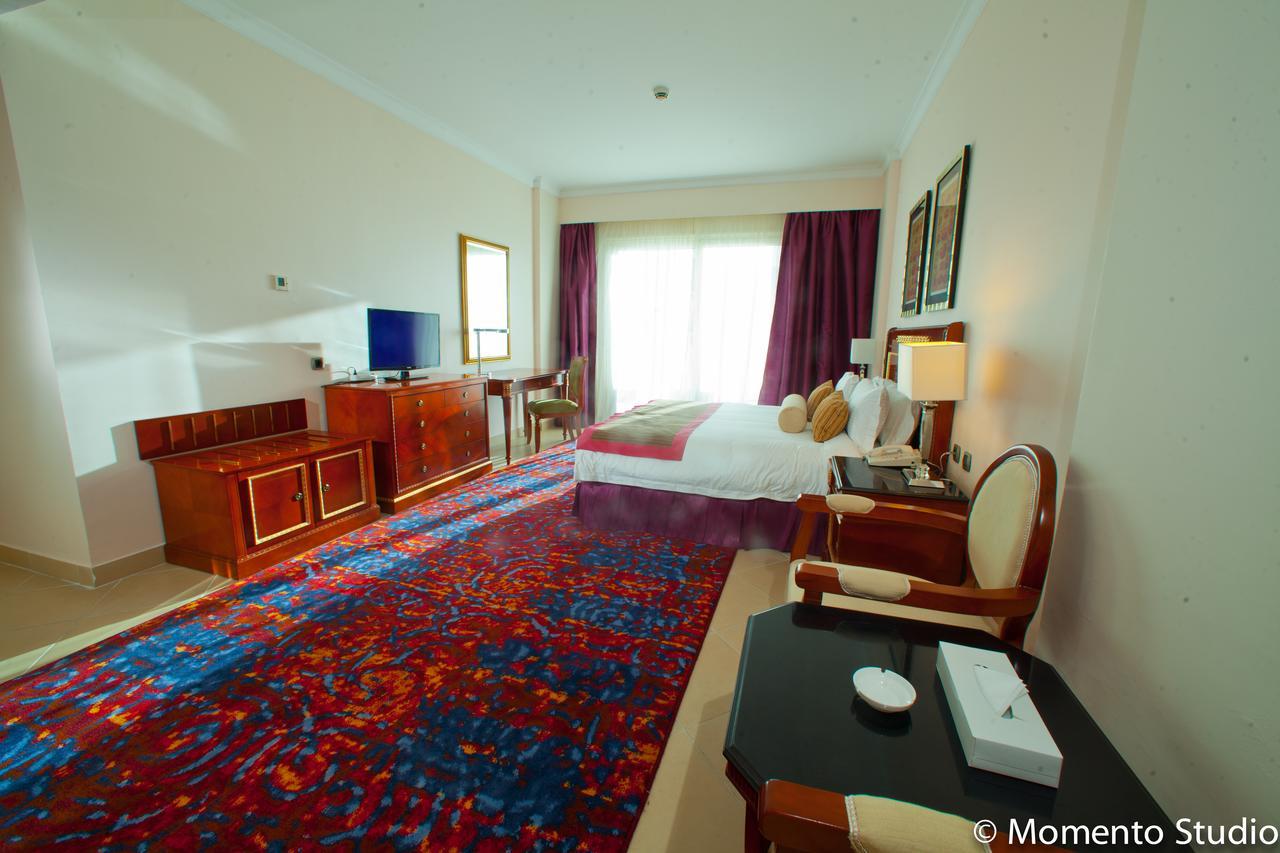 Tolip Hotel Alexandria Exterior photo A room at the hotel